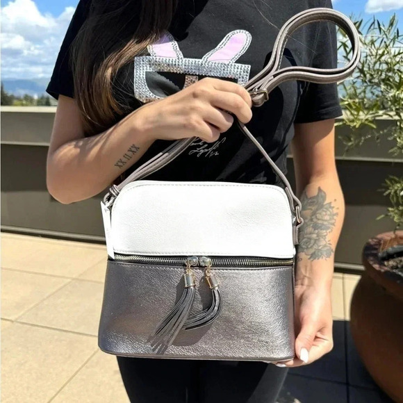 NWT Crossbody Tassel Zipper Puller Accent Two Tone Bag WHITE - Picture 2 of 12